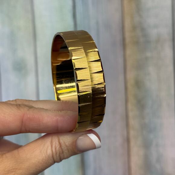 Monet Bangle Bracelet Wide Chunky Etched Gold Metal Vintage 80s Retro Signed - Picture 2 of 10
